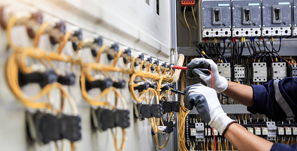 Professional Electrician technician working in Corsicana, TX